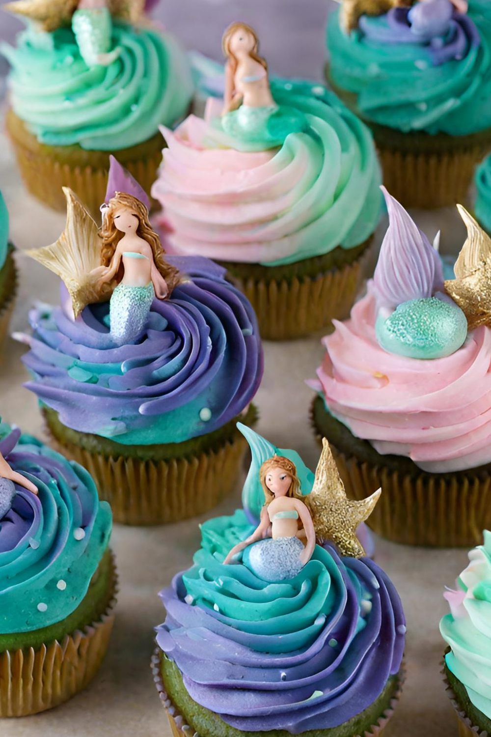 mermaid cupcakes with figurine