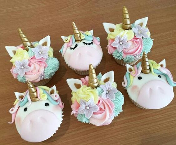 Flowers & Unicorns Cupcakes
