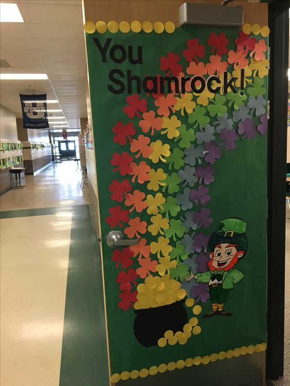 burlarse de decidir Frente St Patricks Day Classroom Door Ideas - Party Wowzy
